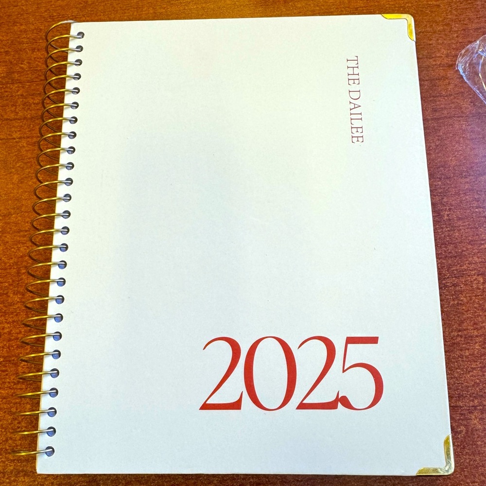 2025 Dailee- Monthly and Daily Planner